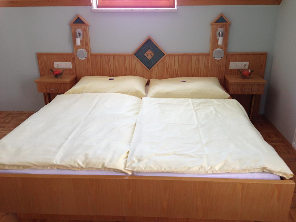 Haus Rose Apartment Wenigzell Phòng bức ảnh